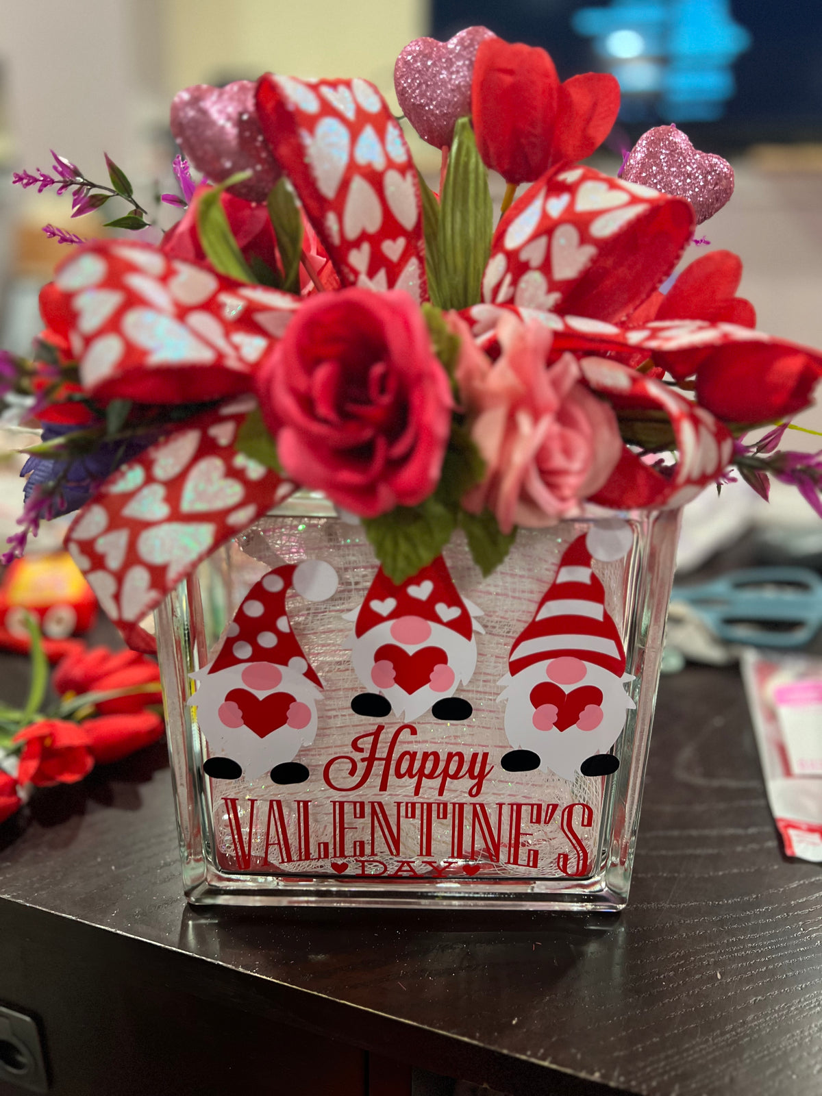 Valentine gnomes light box with pink roses on a table
