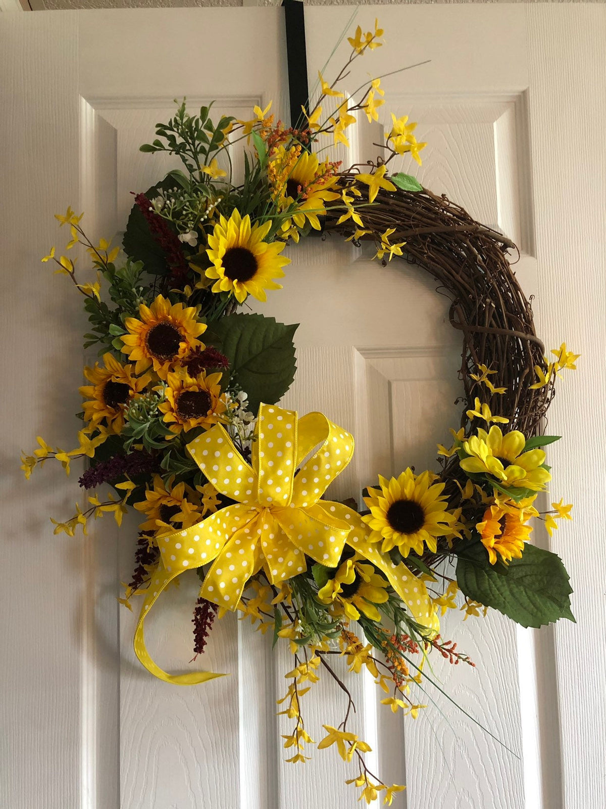 Sunny Sunflower Wreath, yellow polka dots