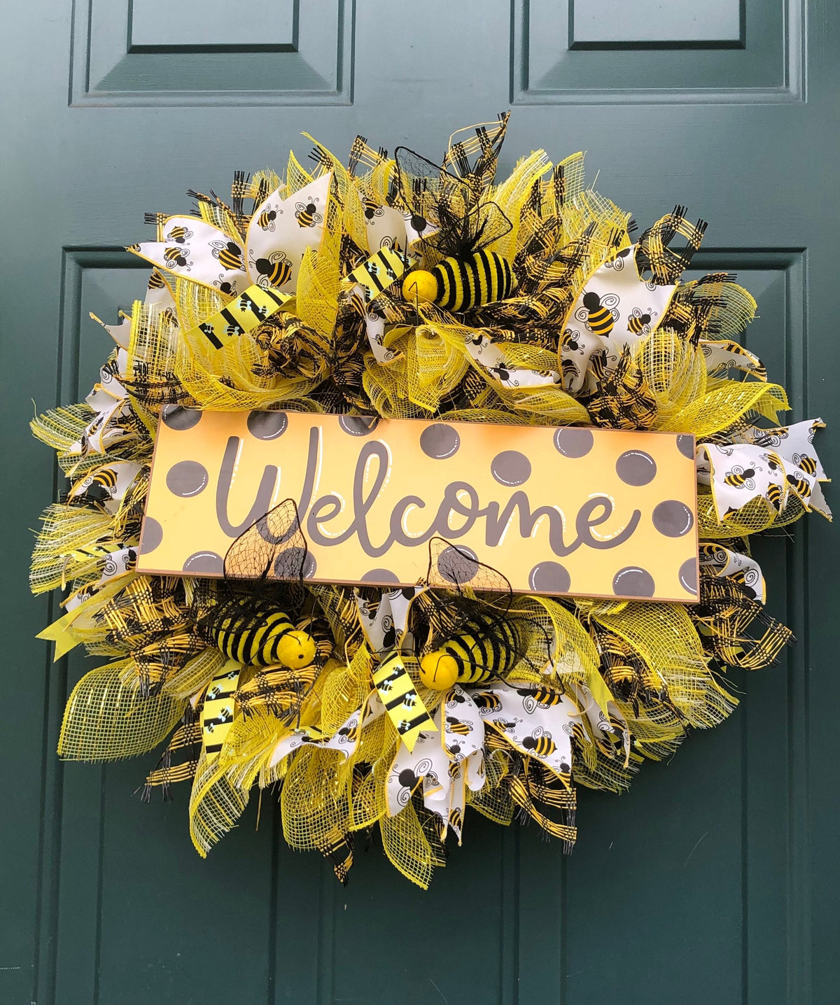 Honey Bee Welcome Wreath: Bee-Themed Front Door Decor